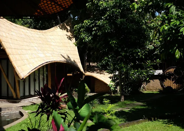 Cacao House 4bds Eco Bamboo House, Pool, Near School Bali