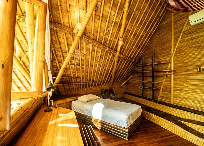 Cacao House 4bds Eco Bamboo House, Pool, Near School Bali ヴィラ *