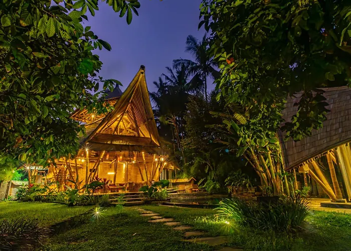 Cacao House 4bds Eco Bamboo House, Pool, Near School Bali