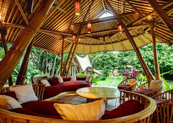 ヴィラ Cacao House 4bds Eco Bamboo House, Pool, Near School Bali Bringkit
