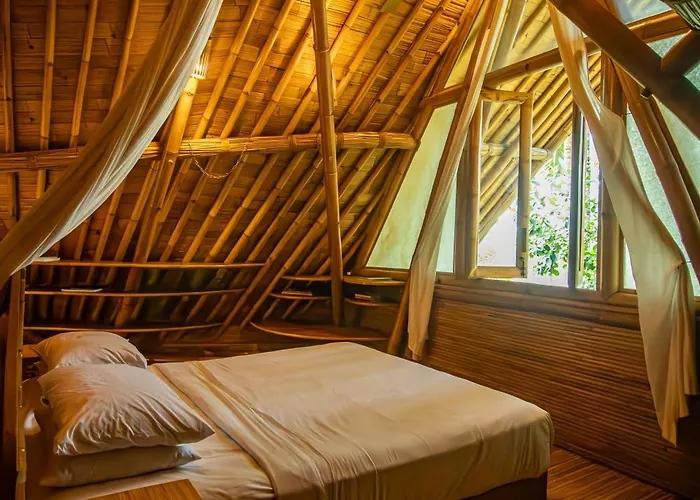 Cacao House 4bds Eco Bamboo House, Pool, Near School Bali * Bringkit