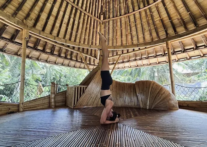 Cacao House 4bds Eco Bamboo House, Pool, Near School Bali *